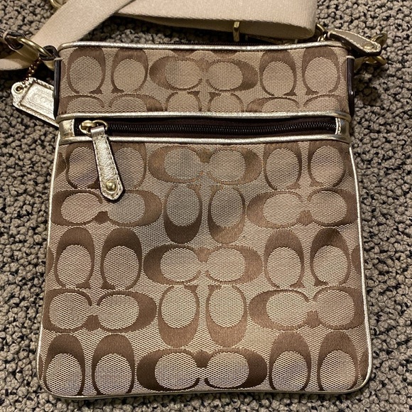 Coach Crossbody Bag in GUC - Picture 6 of 10